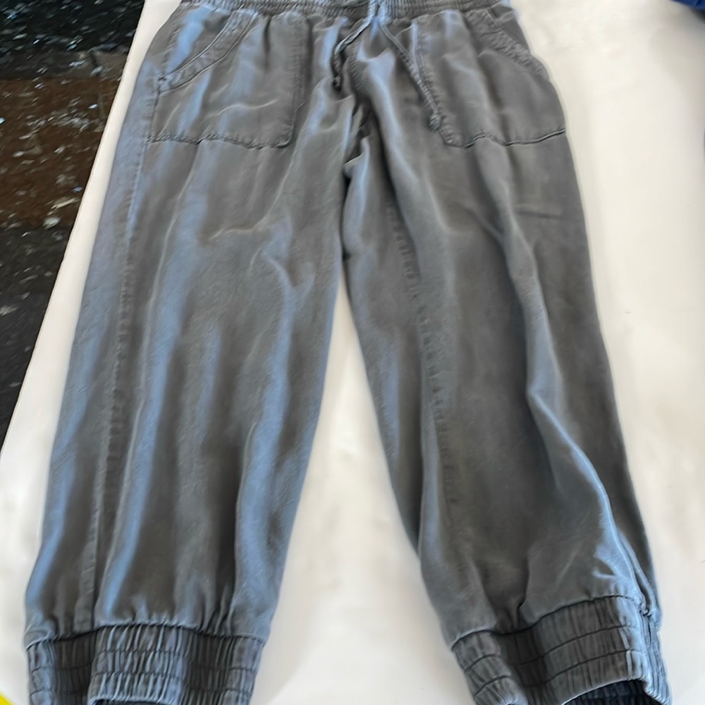Gap pants size medium.  Excellent condition and never worn.
